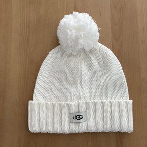 UGG Australia White Pom Pom Ribbed Knit Cuff Beanie. One Size. NWOT. Fast Ship.